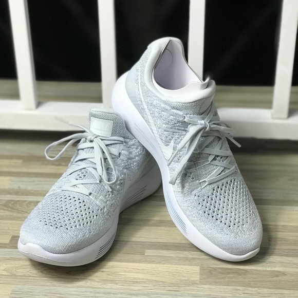 NWT Nike LunarEpic Low Flyknit 2 Pure Platinum W - Picture 2 of 7